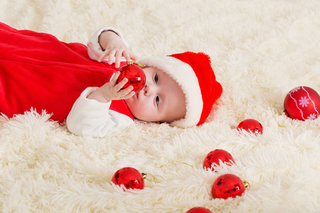 婴儿在红色的圣诞帽
