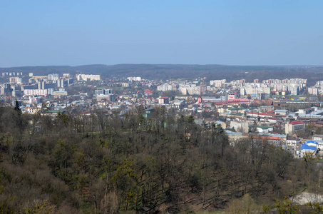 乌克兰利沃夫的城市景观。从利萨 狮子 山的顶视图。春季全景