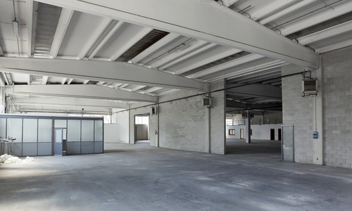 办公厂房空着的厂房空间照片