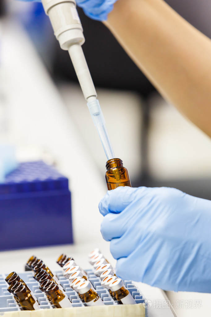 使用自动移液器