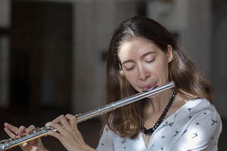 女人长笛图片