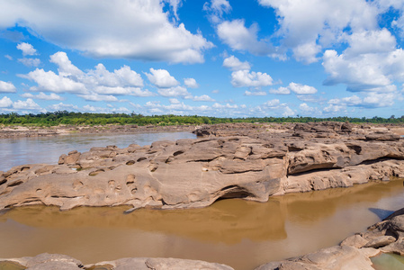 大峡谷惊人的岩石在湄公河流域，Ubonratchathani Th