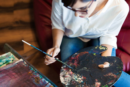 沉思艺术创作学校画家绘画项目工作照片