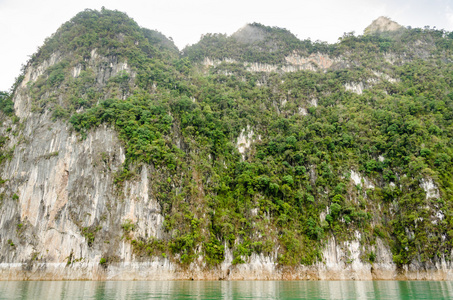 美丽的高山和劈裂