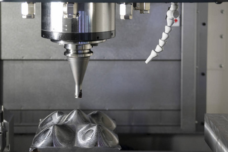 加工中心的粗切削工艺照片