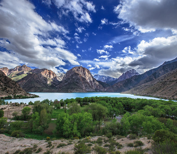 文芳山，塔吉克斯坦 Iskader 湖