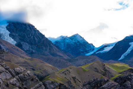 在安娜普尔纳保护区 登山者的热点目的地和尼泊尔最大的保护区, 拥有雪峰的自然景观