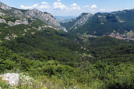 令人惊叹的巴尔干山脉景观与弗拉察塔通行证, 弗拉察镇和 zgorigrad 村, 保加利亚