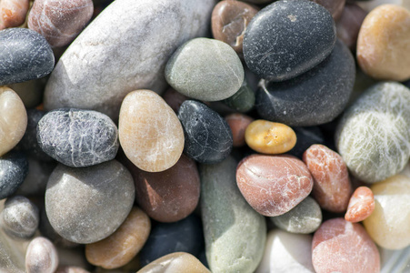 五颜六色的卵石石头图片