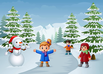 快乐的孩子穿冬衣和户外玩耍