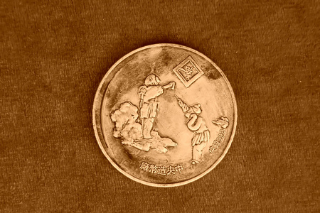 近代中国银美元红色背景图片