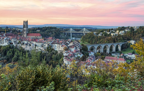 大教堂，宗教月圆和 Zaehringen 桥，瑞士弗里堡，Hdr 视图