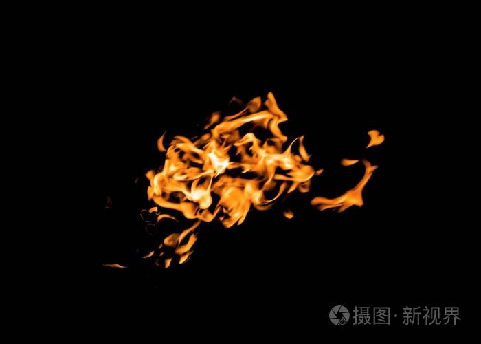 黑色背景上的火火焰