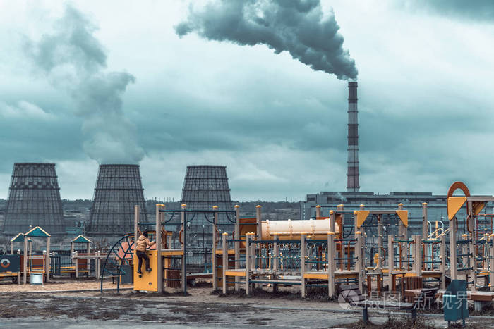 火力发电厂冒烟的大型管道