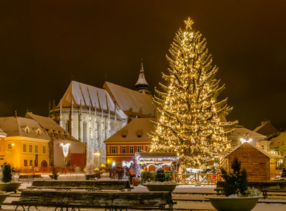布拉索夫，罗马尼亚与旧的圣诞树