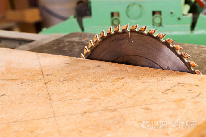 圆锯片.切割木板