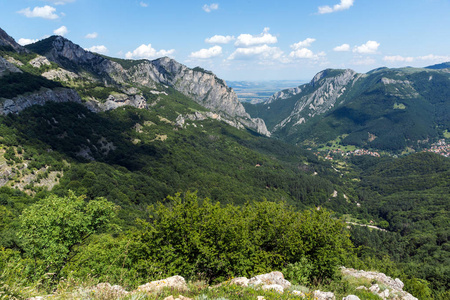 令人惊叹的巴尔干山脉景观与弗拉察塔通行证, 弗拉察镇和 zgorigrad 村, 保加利亚