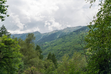 瑞士瓦莱州 Euseigne 村附近的瑞士阿尔卑斯山景观, 饱览壮观的山景和远足小径