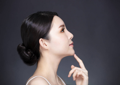 人脸的侧面的剪影年轻男子的侧脸上蓝色耶稣基督的脸, 艺术矢量素描画