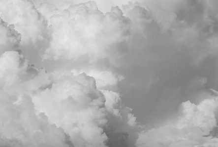 灰色的乌云在天空照片