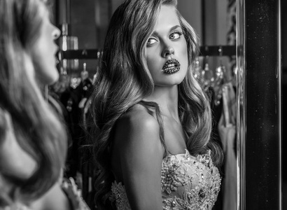 外国优雅女性黑白人像图片-外国优雅女性黑白人像素材-外国优雅女性