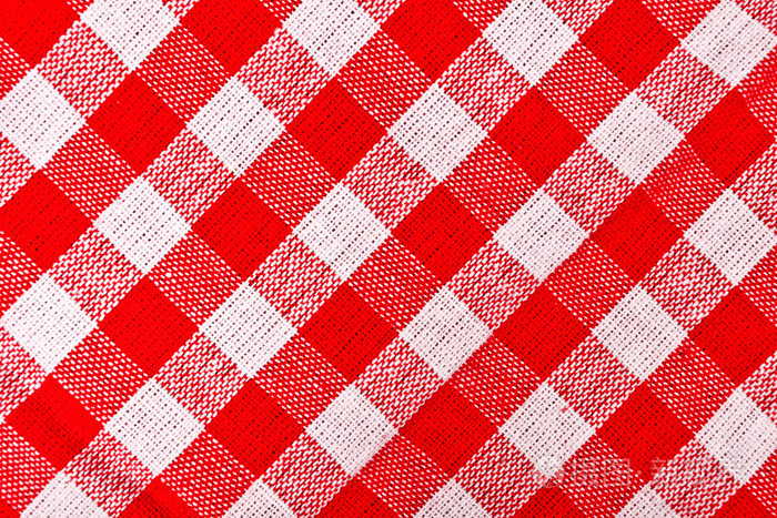 红色和白色方格的桌布
