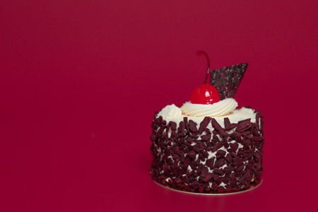 背景颜色的生日蛋糕