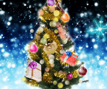 新的一年绿色与 Gifts.Eve 圣诞棵美丽的树