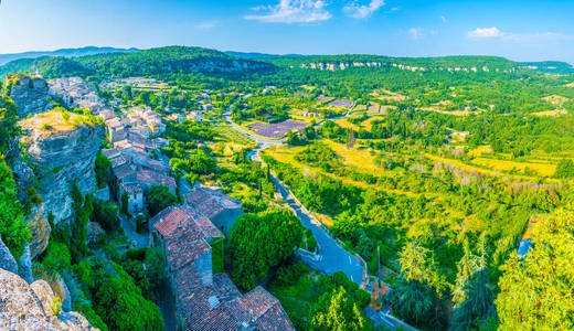 Saignon, 坐落在吕贝隆地区的悬崖上的一个村庄, 法郎