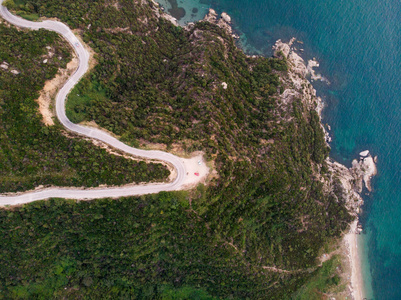 Erdek TurankoyBalikesir 土耳其自然森林中山地方式的空中无人机视图