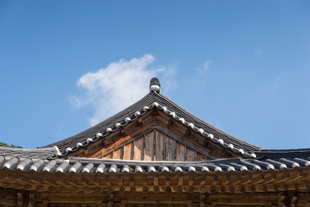 平铺的韩国传统建筑的屋顶