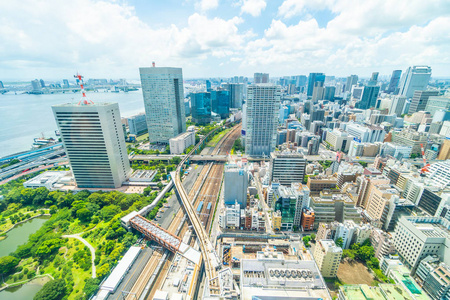 东京城市地平线上的美丽建筑图片