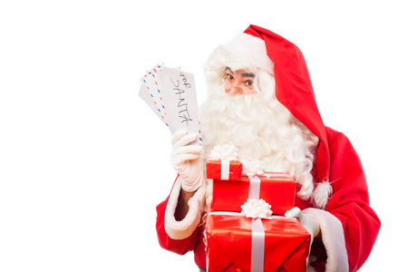 圣诞老人与礼物和白色，与副本上孤立的信