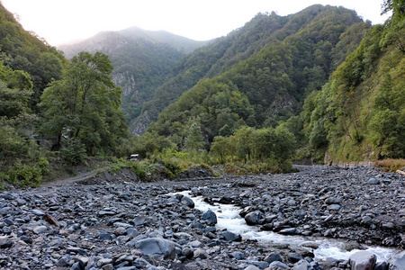 阿塞拜疆山脉的秋季景观