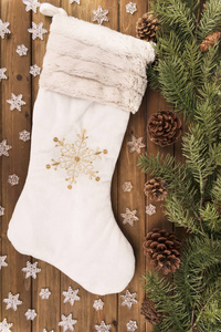 圣诞长袜和木桌上的装饰, 正上方