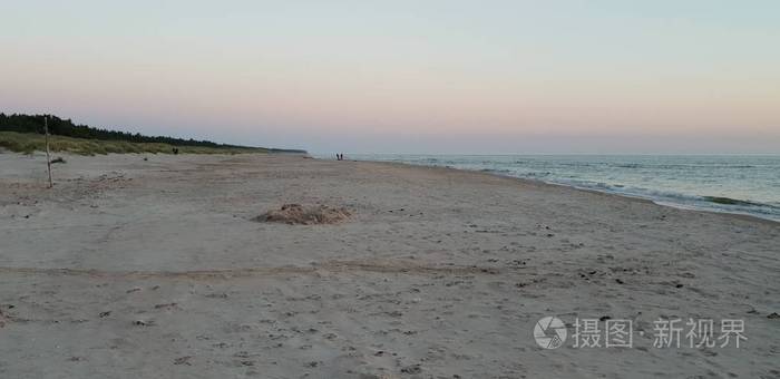 波罗的海海滩, 海滨, 海岸线在夏季傍晚日落