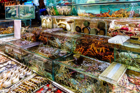 香港西贡新鲜海鲜市场, 有丰富种类的海兽可供购买和烹饪照片
