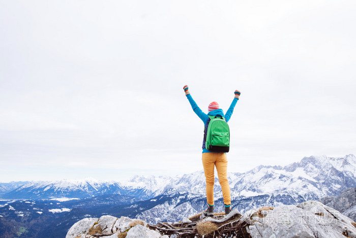 登上顶峰的女人