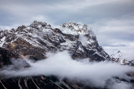 高山风景与蒙特卡洛 Antelao 峰顶在白云岩, 意大利, 欧洲