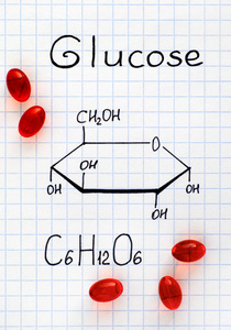 用红丸进行葡萄糖的化学配方。特写