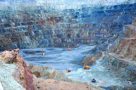 露天金矿在 rosia 蒙大拿州，罗马尼亚