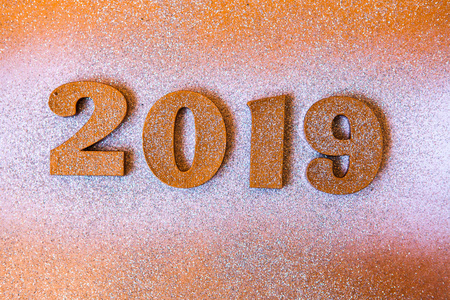 新年概念。快乐新年横幅与黄金2019年数字。2019年创意背景