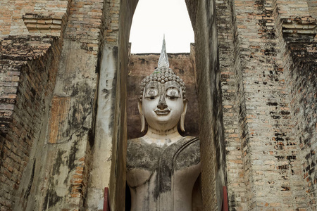 第十三世纪寺庙, 泰国素可泰最大佛像。Achana 寺密友