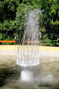 喷泉在公园, 水飞溅