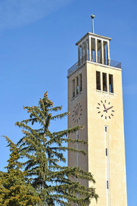 教堂的塔与时钟