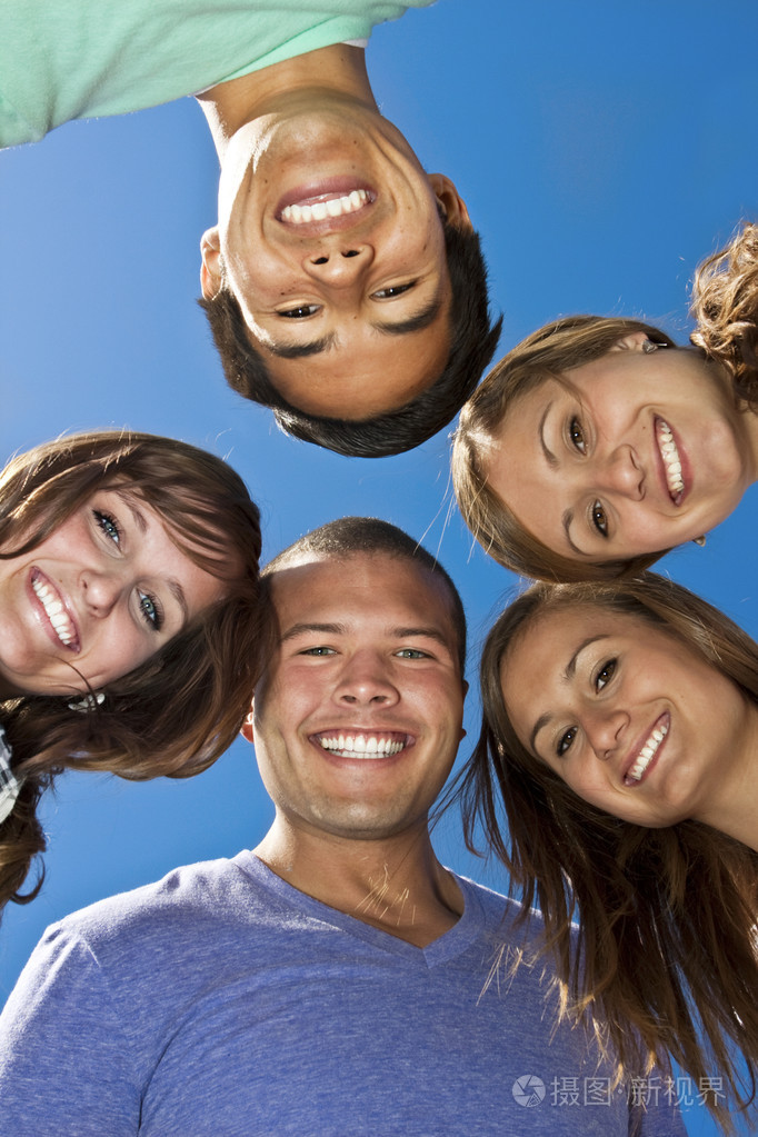 多种族的年轻人