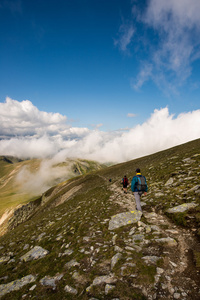 徒步旅行者在 Fagaras 山，南部喀尔巴阡，罗马尼亚