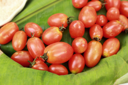 新鲜的西红柿在市场