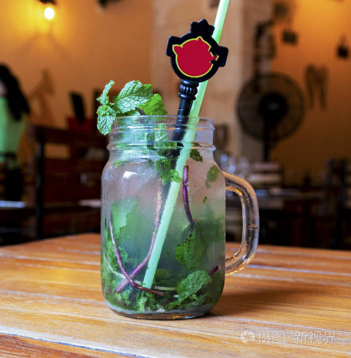 古巴哈瓦那一家餐馆做的莫吉托名叫莫吉托莫吉托