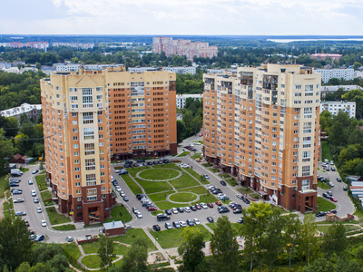 普希金诺，俄罗斯，在 2011 年 8 月 26 日。从一个高点的城市风景